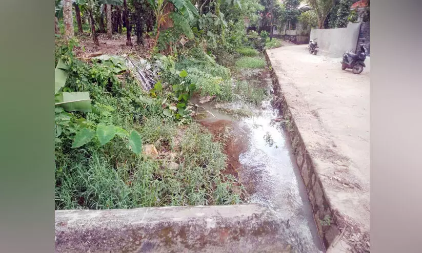 ജലസ്രോതസുകളിൽ ശുചിമുറി മാലിന്യം; നാട്ടുകാർ ആശങ്കയിൽ ജലസ്രോതസുകളിൽ ശുചിമുറി മാലിന്യം; നാട്ടുകാർ ആശങ്കയിൽ