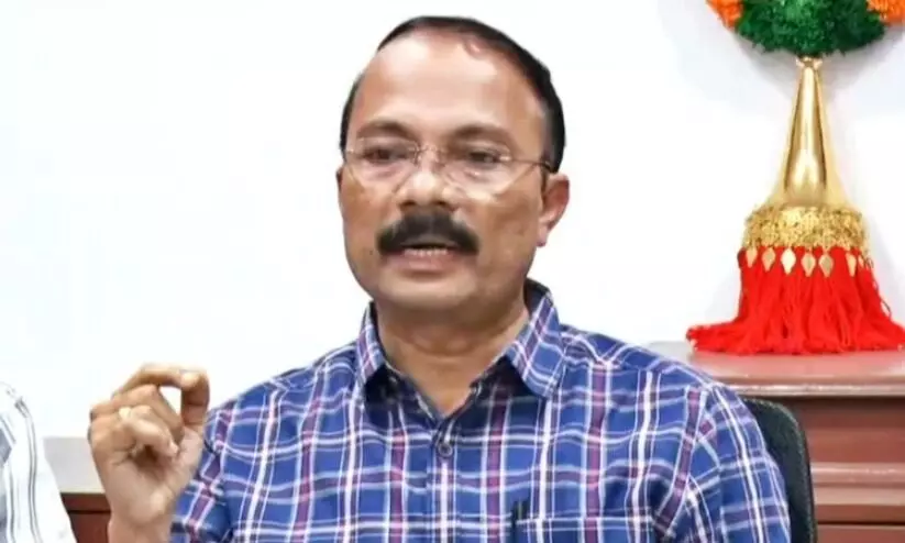 പാളിയിൽ 49 പവനാണ് നിലവിലുള്ളത്, നാല് കിലോ സ്വർണം പോയെന്ന് പറയുന്നത് വങ്കത്തരം -ദേവസ്വം ബോർഡ് പ്രസിഡന്റ് പാളിയിൽ 49 പവനാണ് നിലവിലുള്ളത്, നാല് കിലോ സ്വർണം പോയെന്ന് പറയുന്നത് വങ്കത്തരം -ദേവസ്വം ബോർഡ് പ്രസിഡന്റ്