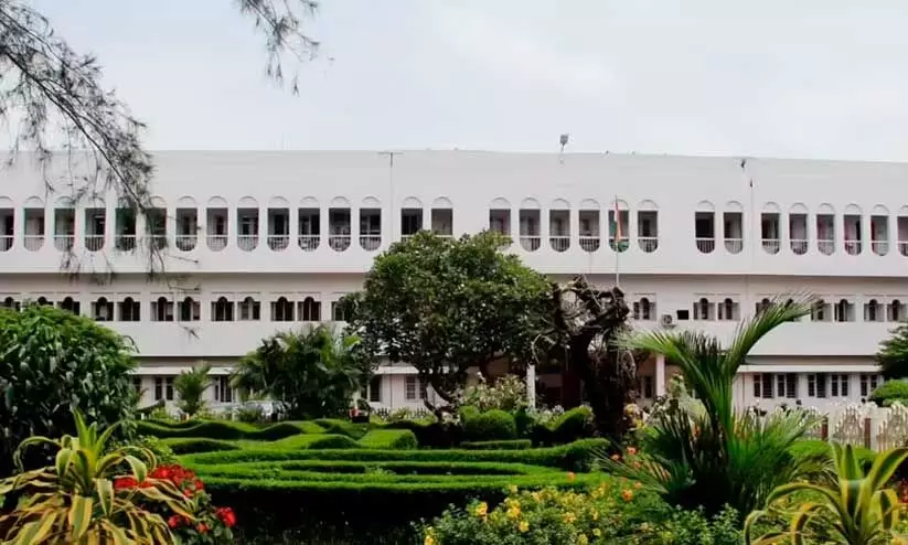 ചോദ്യക്കടലാസ് വാട്സ്ആപ്പിൽ; കാലിക്കറ്റിൽ പരീക്ഷ റദ്ദാക്കി, പു​നഃ​പ​രീ​ക്ഷ​ക്ക് നി​ർ​ദേ​ശം