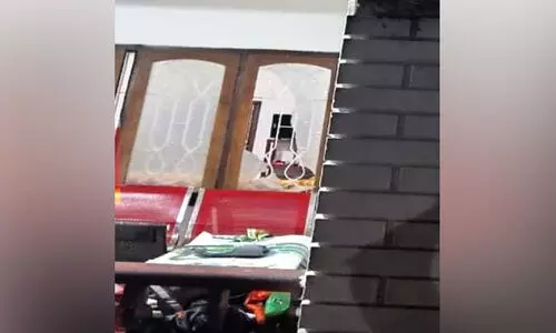 ചെ​റു​കു​ന്നി​ല്‍ ബി.​ജെ.​പി നേ​താ​വി​ന്റെ വീ​ടി​നു നേ​രെ  ബോം​ബേ​റ്