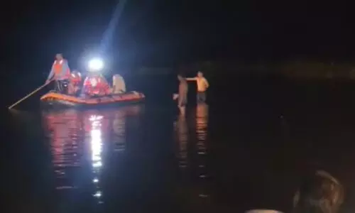 വിജയദശമിക്കിടെ ട്രാക്ടർ നദിയിൽ മറിഞ്ഞ് 11 പേർക്ക് ദാരുണാന്ത്യം; പോകരുതെന്ന് നാട്ടുകാർ വിലക്കിയിട്ടും ഡ്രൈവർ വകവെച്ചില്ലെന്ന് വിജയദശമിക്കിടെ ട്രാക്ടർ നദിയിൽ മറിഞ്ഞ് 11 പേർക്ക് ദാരുണാന്ത്യം; പോകരുതെന്ന് നാട്ടുകാർ വിലക്കിയിട്ടും ഡ്രൈവർ വകവെച്ചില്ലെന്ന്