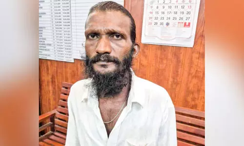 വീടിന്റെ ഓടിളക്കി കയറി ബാലികയെ പീഡിപ്പിക്കാൻ ശ്രമം; പ്രതി പിടിയിൽ വീടിന്റെ ഓടിളക്കി കയറി ബാലികയെ പീഡിപ്പിക്കാൻ ശ്രമം; പ്രതി പിടിയിൽ