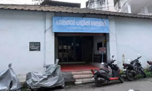 ലൈബ്രറിയും ജീവനക്കാരെയും ഏറ്റെടുക്കാൻ തയാറെന്ന് നഗരസഭ ലൈബ്രറിയും ജീവനക്കാരെയും ഏറ്റെടുക്കാൻ തയാറെന്ന് നഗരസഭ