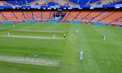 വയനാട്ടിൽ രഞ്ജി കാണാനെത്തുന്നത് നൂറുകണക്കിന് കാണികൾ, അഹ്മദാബാദിൽ ടെസ്റ്റ് മത്സരം കാണാൻ ആളില്ല, നാണക്കേടിൽ ബി.സി.സി.ഐ