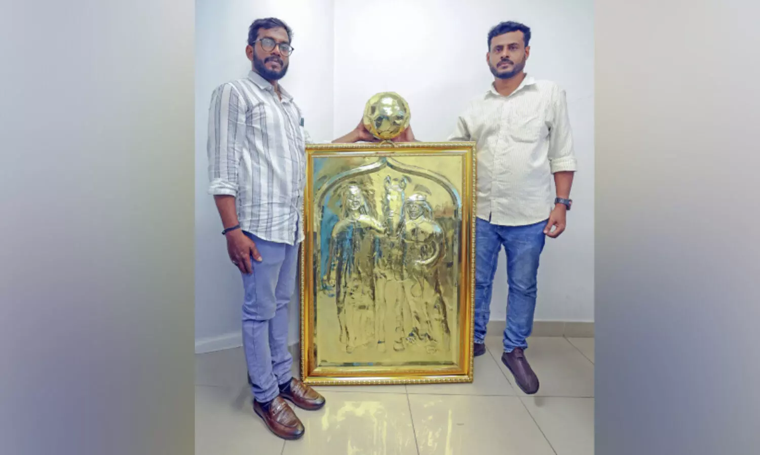 പിച്ചളയിൽ തിളങ്ങി ഭരണാധികാരികളുടെ പ്രതിരൂപങ്ങൾ; ശ്രദ്ധനേടി മലയാളികൾ