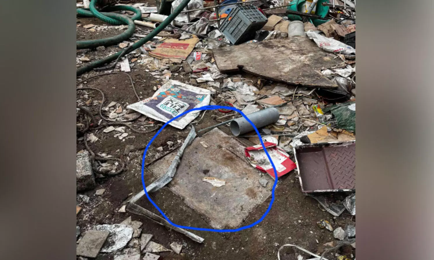 സംസ്ഥാന പാതയോരത്ത് അനുമതിയില്ലാത്ത    മാലിന്യ ടാങ്കുകൾ അനവധി; പൊളിച്ച് നീക്കണമെന്ന   ആവശ്യം ശക്തം