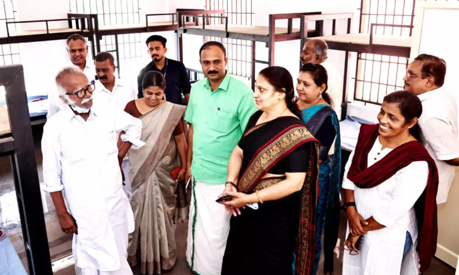 ജില്ല ആശുപത്രിയില്‍ കൂട്ടിരിപ്പുകാര്‍ക്ക് നൈറ്റ് ഷെല്‍ട്ടര്‍