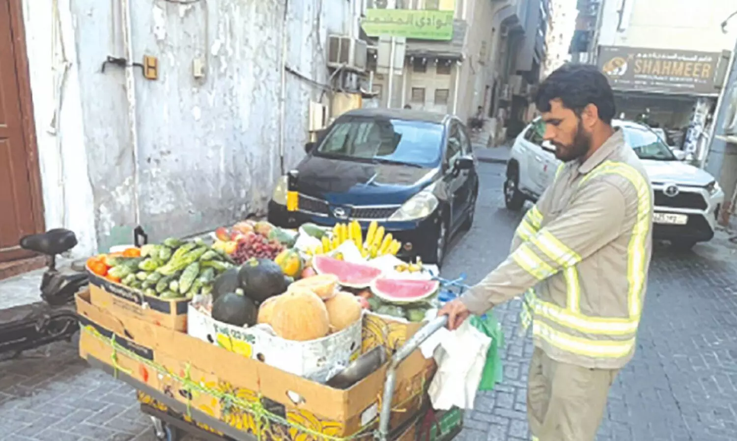 തെ​രു​വ് ക​ച്ച​വ​ട​ക്കാ​ർ​ക്കെ​തി​രെ ന​ട​പ​ടി; മ​നാ​മ​യി​ലും ഗു​ദൈ​ബി​യ​യി​ലും റെ​യ്‌​ഡ്
