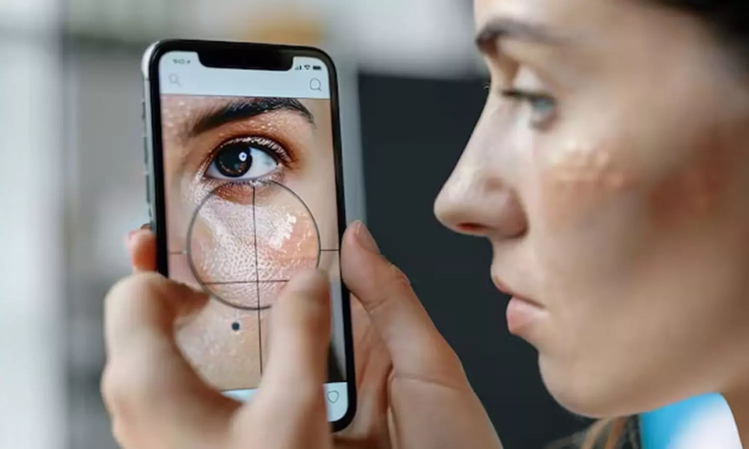 ഫോൺ ഉപയോഗം നിങ്ങളുടെ ചർമത്തിന്‍റെ പ്രായം കൂട്ടും