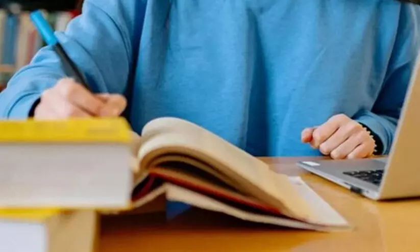 ഒറ്റ പെൺകുട്ടി സ്കോളർഷിപ്പിന് അപേക്ഷിക്കാം ഒറ്റ പെൺകുട്ടി സ്കോളർഷിപ്പിന് അപേക്ഷിക്കാം