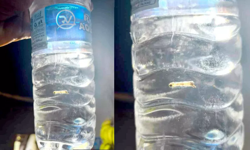 ചായക്കടയില് വില്പനക്ക് കൊണ്ടുവന്ന കുപ്പിവെള്ളത്തില് പുഴു ചായക്കടയില് വില്പനക്ക് കൊണ്ടുവന്ന കുപ്പിവെള്ളത്തില് പുഴു