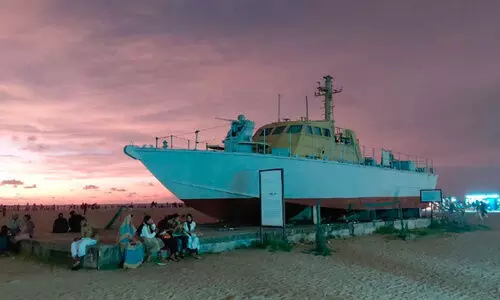 ആലപ്പുഴ ബീച്ചിൽ നങ്കൂരമിട്ട ‘യുദ്ധക്കപ്പൽ’ അനാഥം