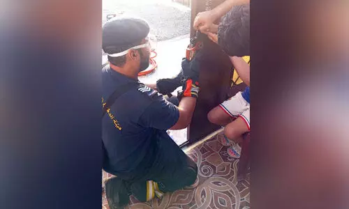 വാ​തി​ലി​ൽ കൈ ​കു​ടു​ങ്ങി​യ കു​ട്ടി​ക്ക് ര​ക്ഷ​ക​രാ​യി സി.​ഡി.​എ.​എ