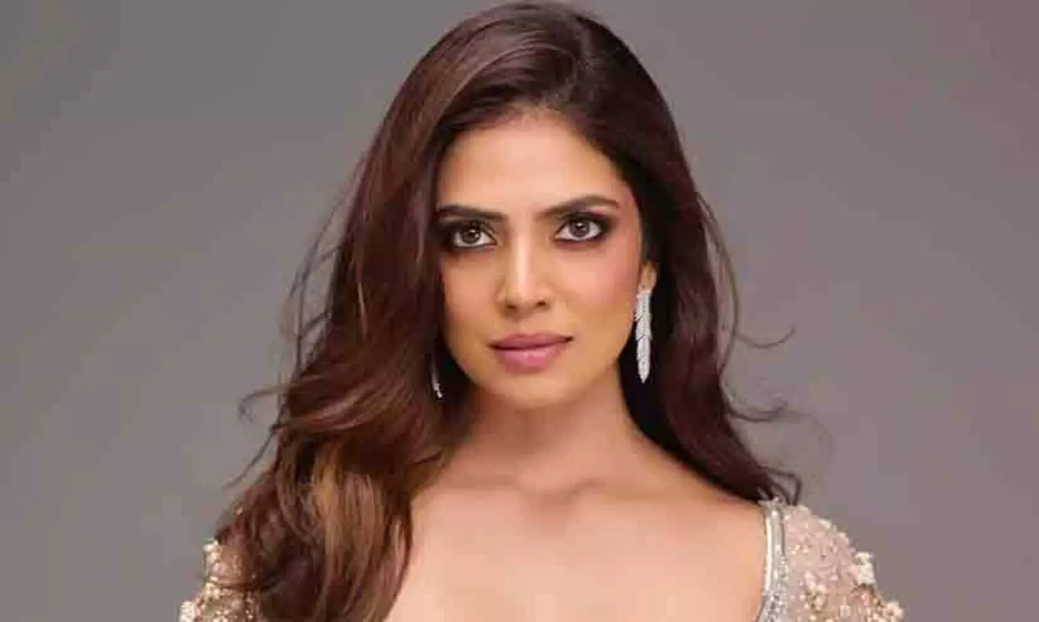 എന്തുകൊണ്ടാണ് നിങ്ങളുടെ പത്തിൽ ഒമ്പത് വിമാനങ്ങളും വൈകുന്നത്? ഇൻഡിഗോയെ വിമർശിച്ച് മാളവിക മോഹനൻ