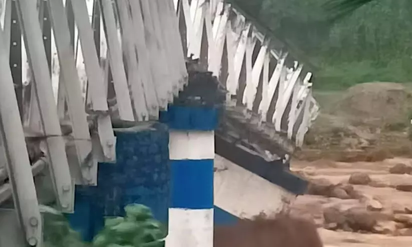 പശ്ചിമബംഗാളിലെ ഡാർജിലിങ്ങിൽ പാലം തകർന്ന് 14 മരണം പശ്ചിമബംഗാളിലെ ഡാർജിലിങ്ങിൽ പാലം തകർന്ന് 14 മരണം