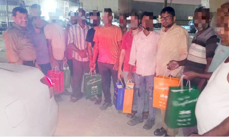 തൊഴിലാളികൾക്ക് സഹായവുമായി ലൈറ്റ്സ് ഓഫ് കൈൻഡ്നെസ് തൊഴിലാളികൾക്ക് സഹായവുമായി ലൈറ്റ്സ് ഓഫ് കൈൻഡ്നെസ്