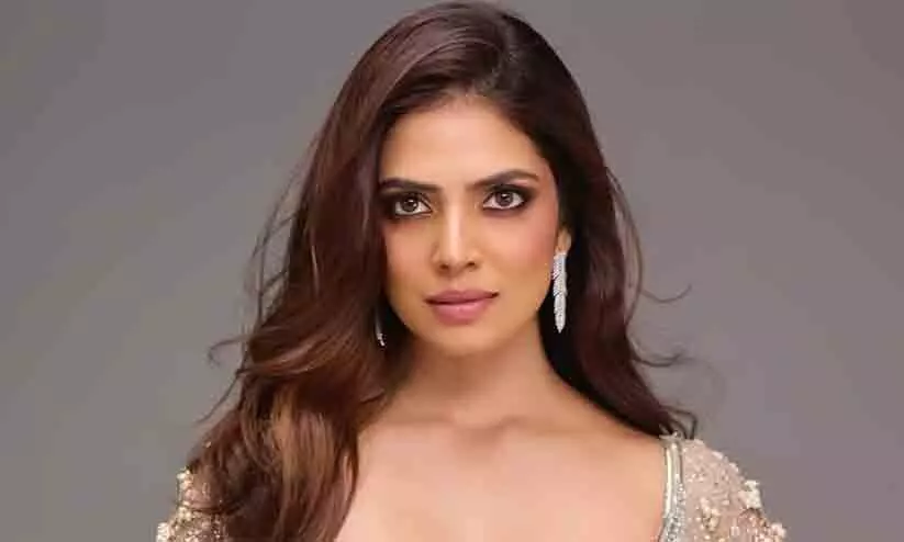 എന്തുകൊണ്ടാണ് നിങ്ങളുടെ പത്തിൽ ഒമ്പത് വിമാനങ്ങളും വൈകുന്നത്? ഇൻഡിഗോയെ വിമർശിച്ച് മാളവിക മോഹനൻ