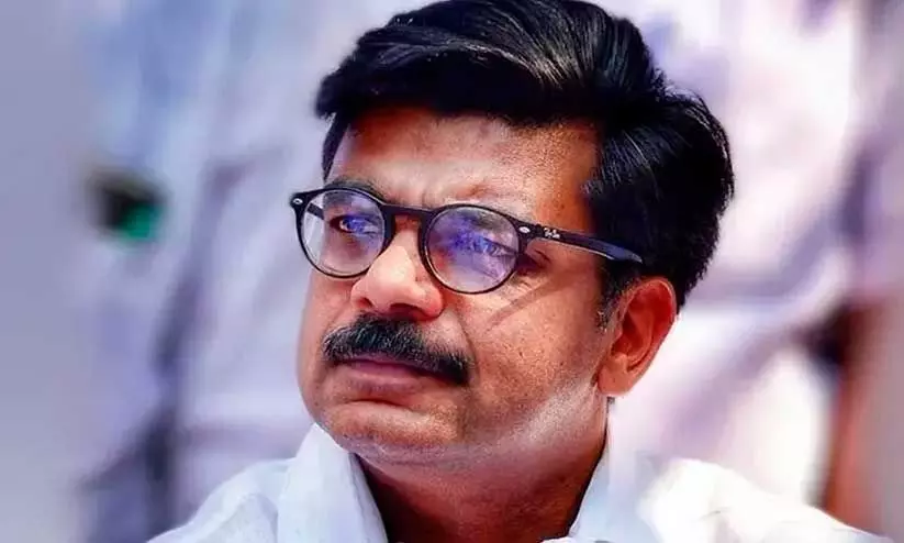 മാസപ്പടി കേസിൽ മാത്യു കുഴൽനാടന്റെ ഹരജി തള്ളി; രാഷ്ട്രീയവിഷയത്തിന് കോടതിയെ വേദിയാക്കരുതെന്ന് ചീഫ് ജസ്റ്റിസ്