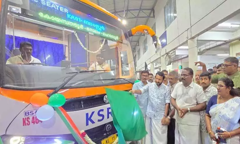 വിവാദങ്ങൾക്ക് ശേഷം ആദ്യമായി രാഹുൽ മാങ്കൂട്ടത്തിൽ പൊതുപരിപാടിയിൽ; തടയാൻ ആരുമെത്തിയില്ല, അറിഞ്ഞില്ലെന്ന് ഡി.വൈ.എഫ്.ഐ