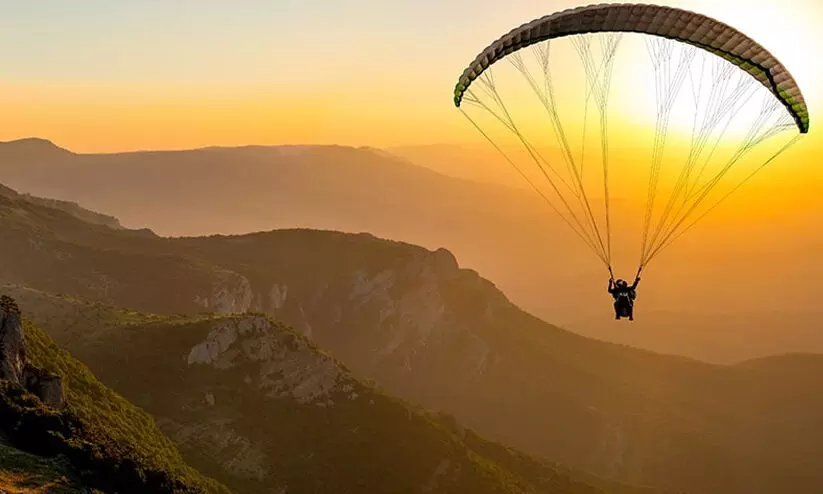 പാരാഗ്ലൈഡിംഗ് കായിക വിനോദങ്ങൾ സൗദിയിൽ പുനരാരംഭിക്കുന്നു പാരാഗ്ലൈഡിംഗ് കായിക വിനോദങ്ങൾ സൗദിയിൽ പുനരാരംഭിക്കുന്നു
