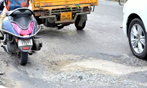ഗോശ്രീ ഒന്നാംപാലത്തിൽ വീണ്ടും കുഴികൾ