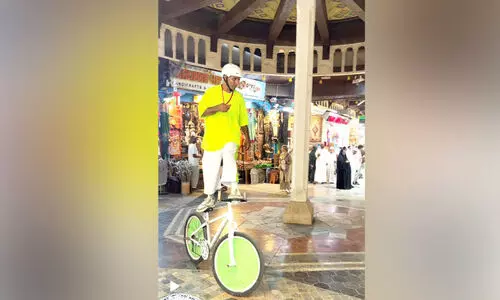 കാ​ണി​ക​ൾ​ക്ക് കൗ​തു​ക​മാ​യി സൈ​ക്കി​ള്‍ അ​ഭ്യാ​സം