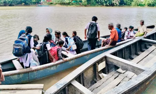 സ്കൂ​ൾ വി​ദ്യാ​ർഥി​ക​ൾ​ക്ക് സൗ​ജ​ന്യ തോ​ണിയാ​ത്ര