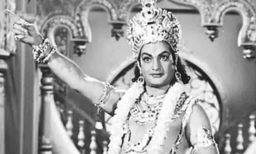 17 സിനിമകളിൽ കൃഷ്ണൻ, രാമനായും രാവണനായും അഭിനയിച്ച ഒരേയൊരു നടൻ