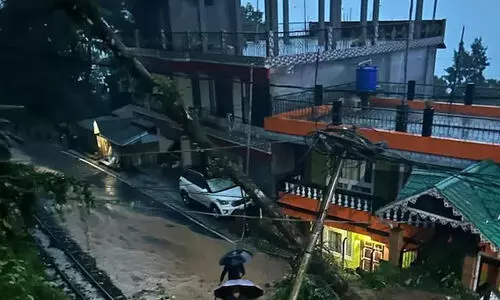 ശക്തമായ മഴയിലും മണ്ണിടിച്ചിലിലും ഡാർജിലിങിൽ 9 മരണം; റോഡുകൾ തകർന്ന് ഗതാഗത തടസ്സം