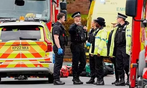 ആശങ്കയേറ്റി ​ബ്രിട്ടണിൽ വീണ്ടും വിദ്വേഷ ആക്രമണം, മസ്ജിദിന് തീയിട്ട് അക്രമികൾ