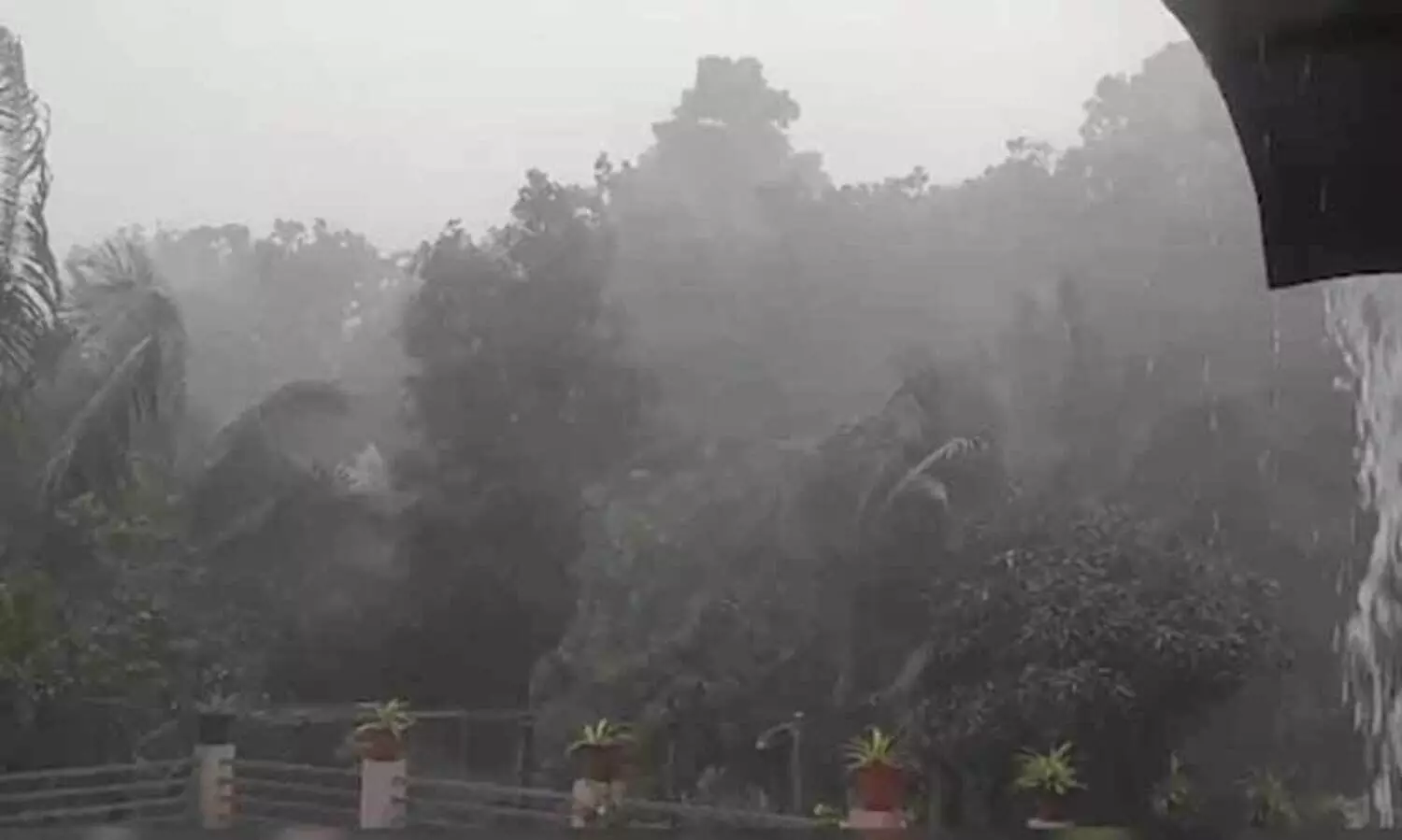 തീവ്രന്യൂനമർദം; ശക്തമായ മഴക്ക് സാധ്യത