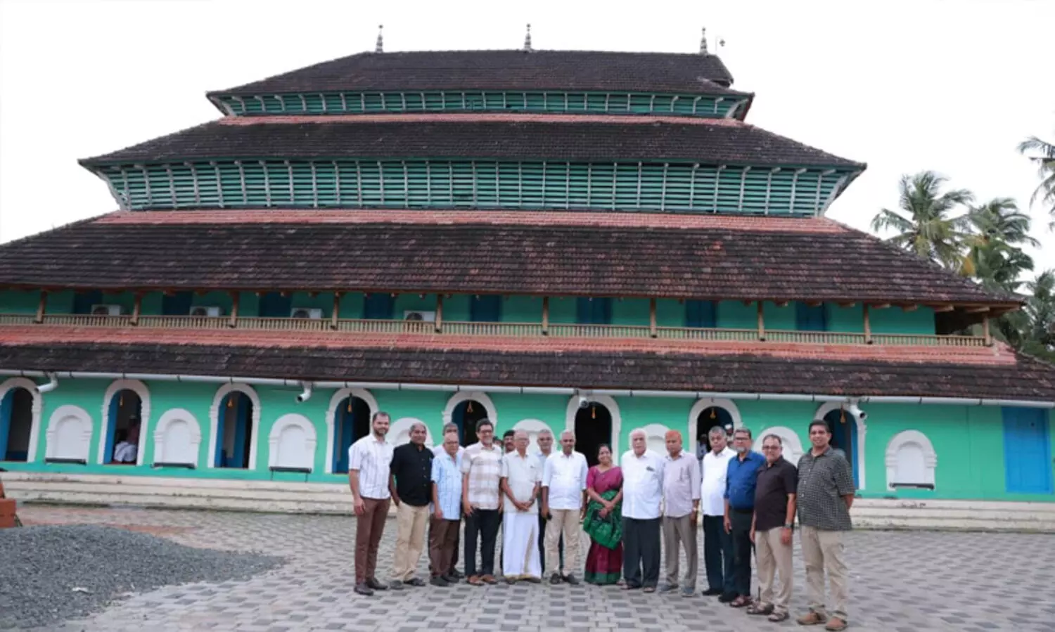 ഡോ. കെ.കെ.എൻ. കുറുപ്പ് മിശ്കാൽ പള്ളി സന്ദർശിച്ചു