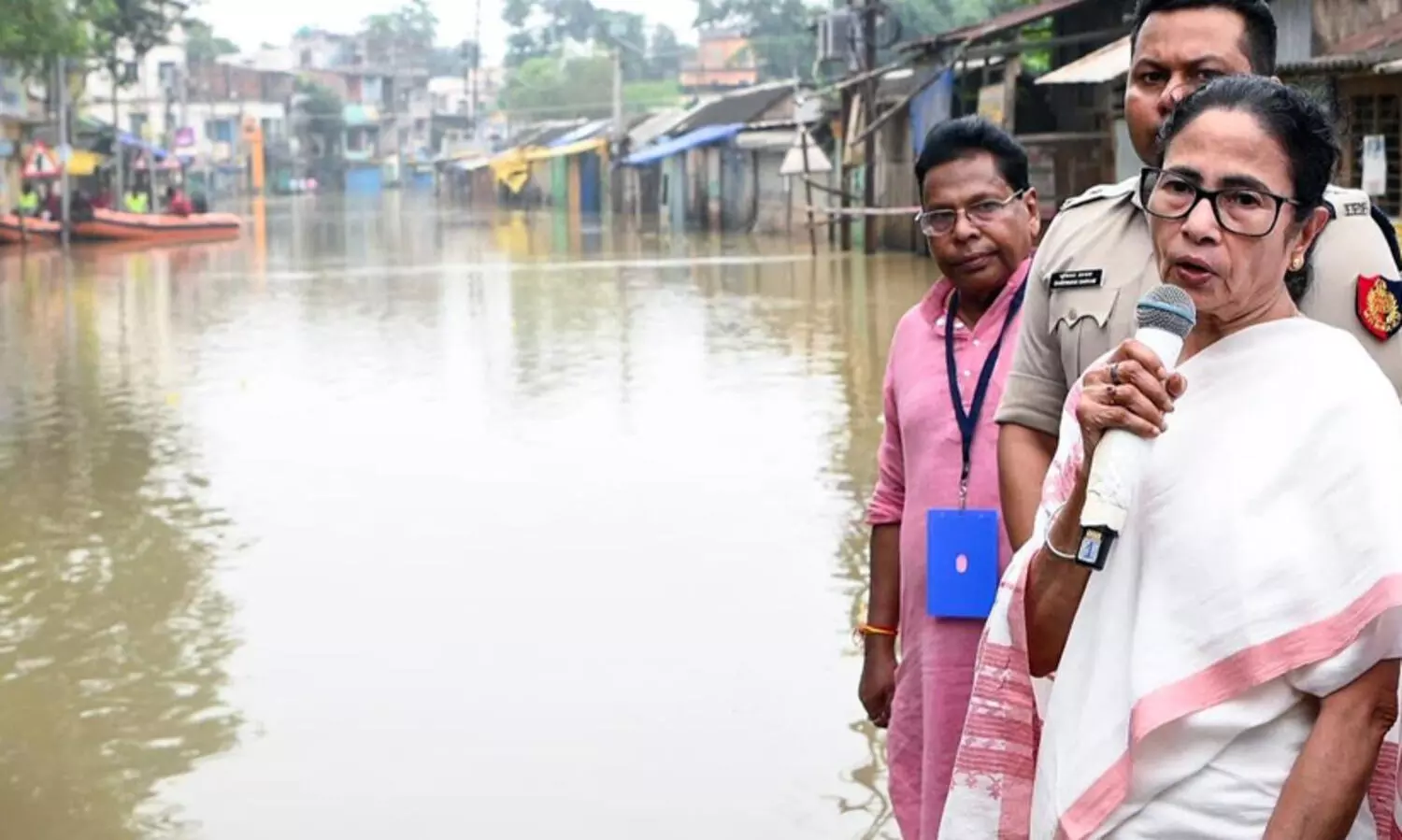 ‘ബിഹാറിലെയും യു.പിയിലെയും വെള്ളം ഞങ്ങളുടെ പ്രദേശങ്ങളെ മുക്കി​ക്കൊല്ലുന്നു’; ബംഗാൾ പ്രളയത്തിനു പിന്നാലെ അണക്കെട്ടുകളുടെ ആവശ്യകത ചോദ്യം ചെയ്ത് മമത