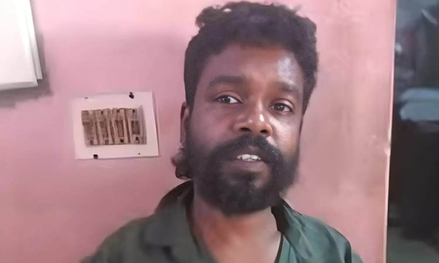 മോഷണത്തിനിടെ ഉറങ്ങിപ്പോയ കള്ളനെ വിളിച്ചുണർത്തി അറസ്റ്റ് ചെയ്ത് പൊലീസ്