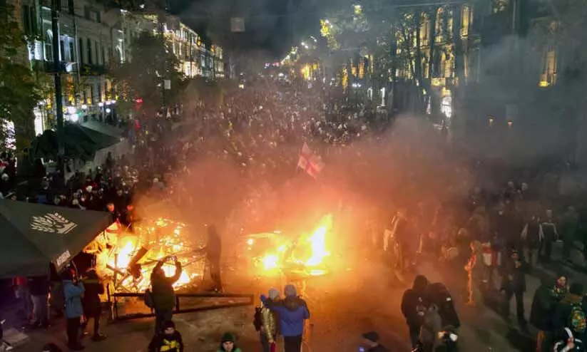 ജോർജിയയിൽ പ്രസിഡന്റിന്റെ കൊട്ടാരം കൈയേറി പ്രതിഷേധക്കാർ; അട്ടിമറി ശ്രമമെന്ന് പ്രധാനമന്ത്രി