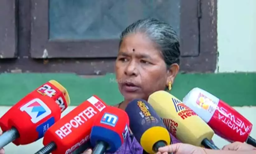 കൈ പോയില്ലേ അമ്മാ, ഇനി ഞാൻ എങ്ങനെ ഭക്ഷണം കഴിക്കും, എന്റെ കുട്ടി കരയണ് കണ്ടാൽ കണ്ണിൽ കൂടെ ചോരവരും; ഒമ്പതുകാരിയുടെ കൈ മുറിച്ചുമാറ്റിയ സംഭവത്തിൽ മാതാവ്