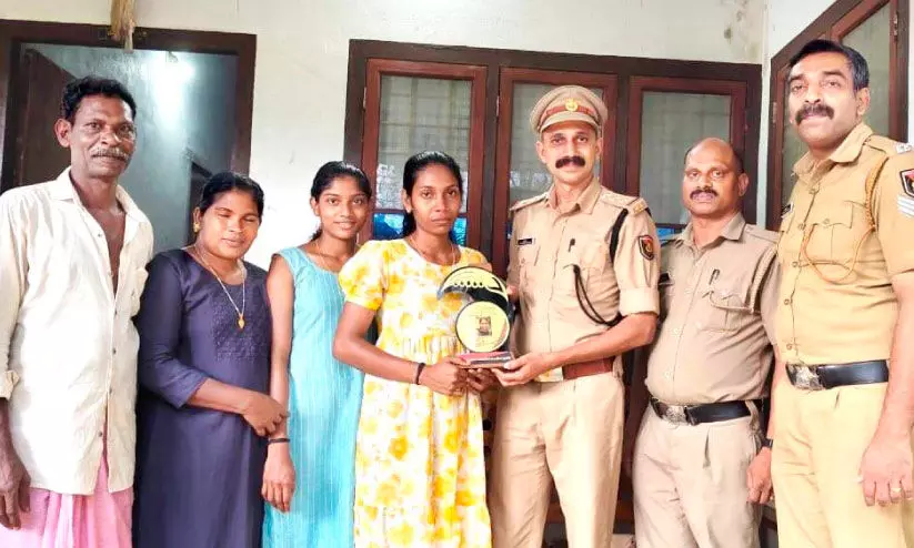 ആറളം ഫാമിൽ നിന്നു ആദ്യമായി എം.ബി.ബി.എസ്; ഉണ്ണിമായക്ക് ആദരം