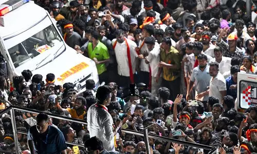 കരൂർ ദുരന്തം; പ്രത്യേക സംഘം അന്വേഷണം തുടങ്ങി