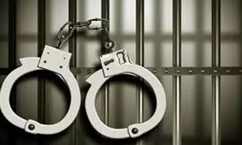 യു​വാ​വി​ന്റെ കൊ​ല: മൂ​ന്നു പേ​ർ അ​റ​സ്റ്റി​ൽ