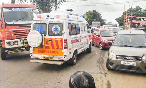 കുരുക്കഴിക്കാൻ കഴിയാതെ പെരുമ്പിലാവ് ജങ്ഷൻ;നാലാം ദിനവും പൊറുതിമുട്ടി വാഹന യാത്രക്കാർ