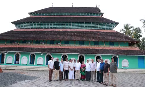 ഡോ. കെ.കെ.എൻ. കുറുപ്പ് മിശ്കാൽ പള്ളി സന്ദർശിച്ചു