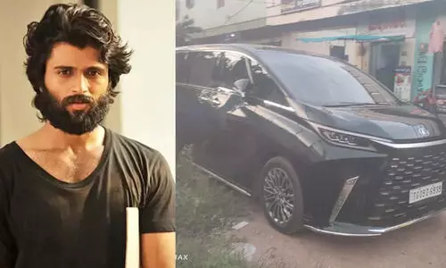 The car in which actor Vijay Deverakonda was travelling
