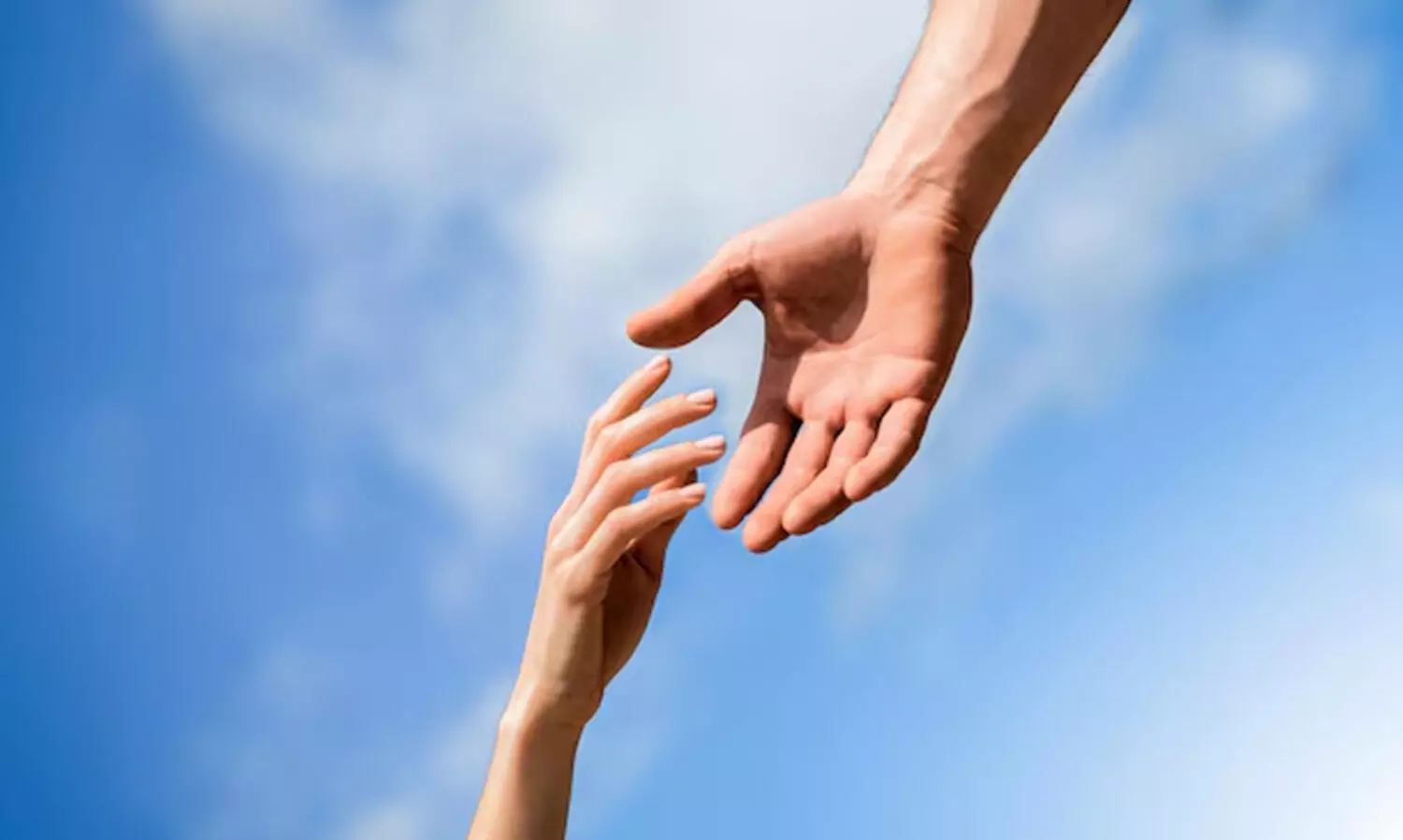 ബസിൽ ബോധരഹിതയായ പെൺകുട്ടിക്ക് സഹായമായി ജീവനക്കാർ