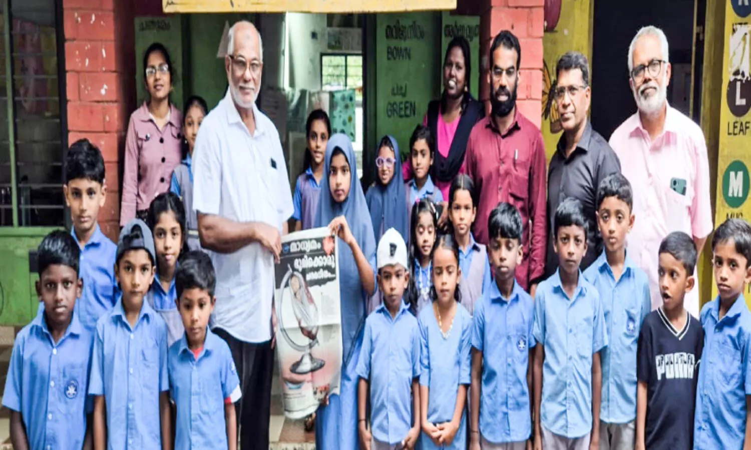 പെ​രു​വ​ള്ളൂ​ർ ജി.​എ​ൽ.​പി സ്കൂ​ളി​ൽ ‘വെ​ളി​ച്ചം’