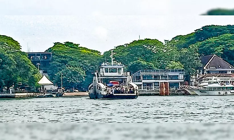 റോ-റോ സർവിസ്;കൊച്ചി കോർപറേഷന് ബാധ്യതയോ?