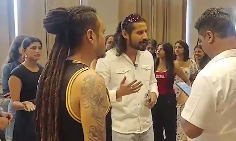 ‘സംസ്കാരത്തിന് ചേർന്നതല്ല...’ -ഫാഷൻ ഷോ റിഹേഴ്സൽ തടസ്സപ്പെടുത്തി ഹിന്ദുത്വ സംഘടന പ്രവർത്തകർ