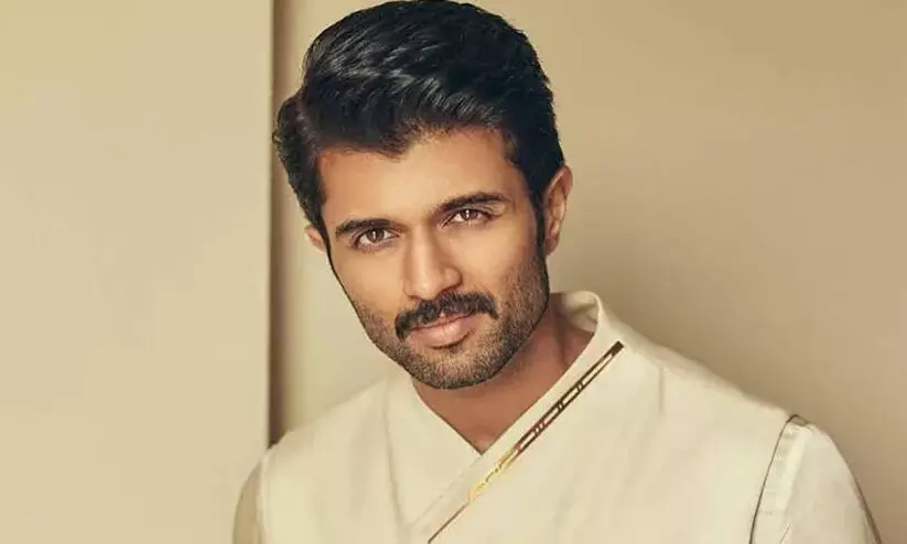 തല വേദനിക്കുന്നുണ്ട്, ഒരു ബിരിയാണിയും ഉറക്കവും കൊണ്ട് അത് മാറും -അപകടത്തിൽ പ്രതികരിച്ച് വിജയ് ദേവരകൊണ്ട തല വേദനിക്കുന്നുണ്ട്, ഒരു ബിരിയാണിയും ഉറക്കവും കൊണ്ട് അത് മാറും -അപകടത്തിൽ പ്രതികരിച്ച് വിജയ് ദേവരകൊണ്ട