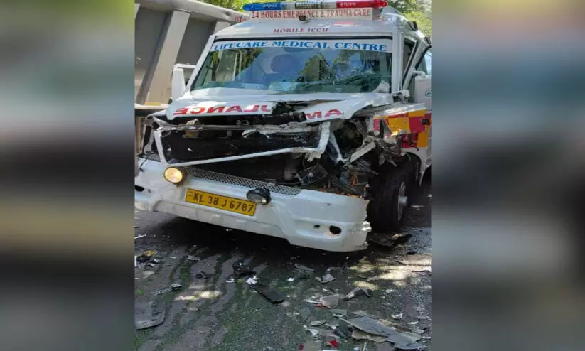 രോഗിയുമായി പോയ ആംബുലൻസ് ലോറിക്ക് പിന്നിലിടിച്ചു; നഴ്സിന് പരിക്ക് രോഗിയുമായി പോയ ആംബുലൻസ് ലോറിക്ക് പിന്നിലിടിച്ചു; നഴ്സിന് പരിക്ക്