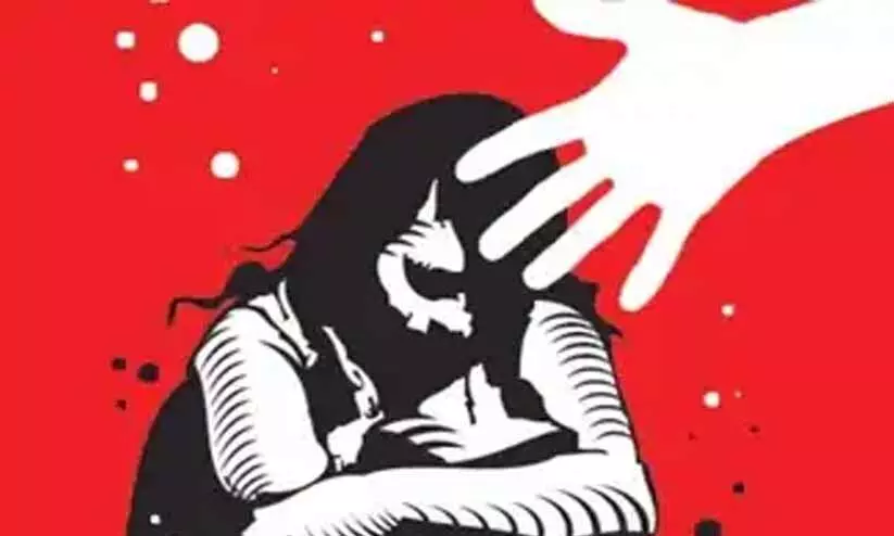 വിദ്യാർഥിനിയെ വീട്ടിലേക്ക് വിളിച്ചുവരുത്തി പീഡിപ്പിക്കാൻ ശ്രമം; കോളജ് അധ്യാപകനെതിരെ കേസെടുത്തു