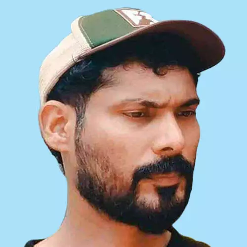 വെ​ട്ടി​ച്ചി​റ​യി​ൽ ബ​സും ബൈ​ക്കും കൂ​ട്ടി​യി​ടി​ച്ച് യു​വാ​വ് മ​രി​ച്ചു